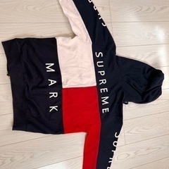 フード付きパーカーの画像