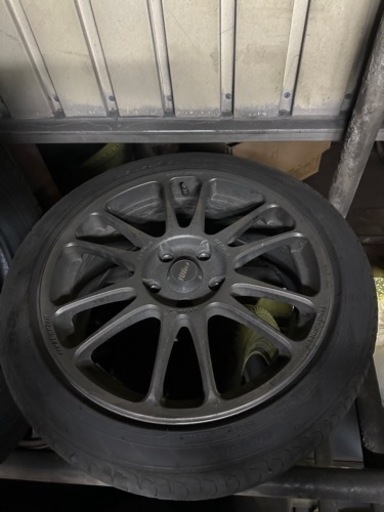 車のパーツ タイヤ、ホイール