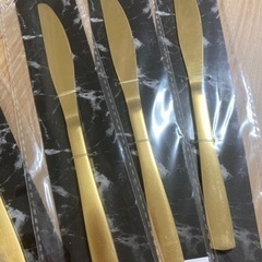 ✨新品✨【完全未使用品】ゴールドカラーカトラリー　スプーン・ナイフ6点セットの画像