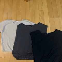 ブラウスなどの画像