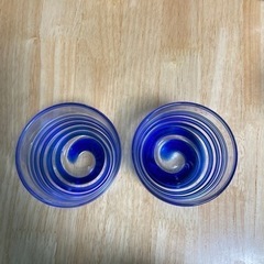 青いグラスの画像