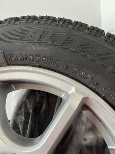 車のパーツ タイヤ、ホイール