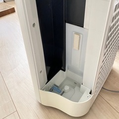空気清浄機　白
の画像