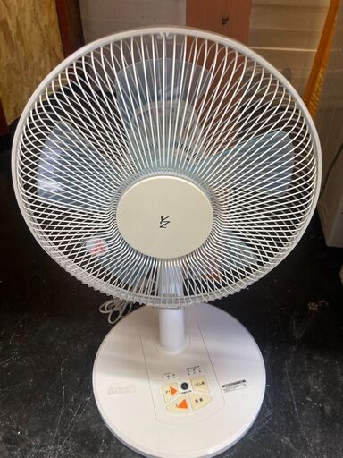☆中古￥1,500！YAMAZEN　30㎝リビング扇風機　家電　YLR-AG302型　2018年製　【BF042】