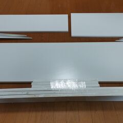 1×４材3本　棚板3枚　棚受け5本　セット1000円　売ります