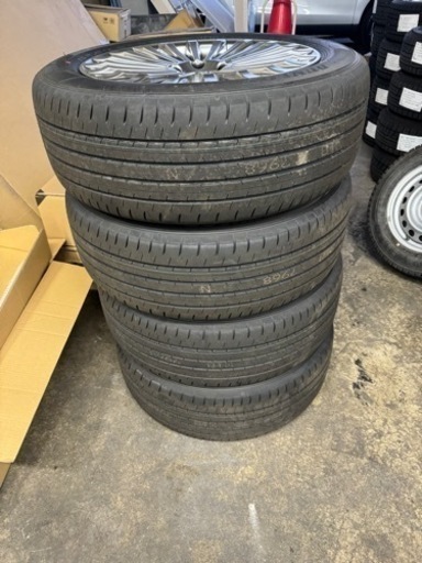 車のパーツ タイヤ、ホイール
