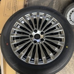 車のパーツ タイヤ、ホイール