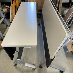 折り畳み机2つ　コクヨファーニチャー製の画像