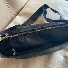 ボディーバッグ（本革・新品）の画像