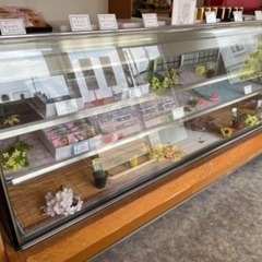 【無料】お菓子屋さんガラスショーケース