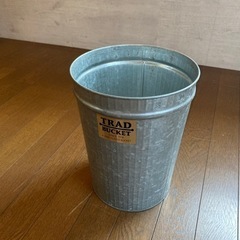 スチールゴミ箱かな？