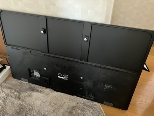 壁掛けテレビ　薄型　60インチ