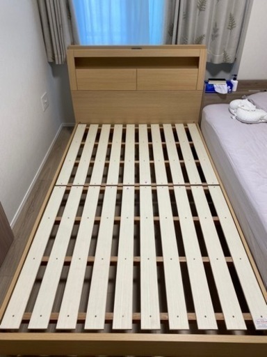 照明/コンセント付きセミダブルベッドフレーム