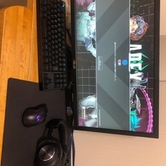ゲーミングPCと周辺機器1式の画像