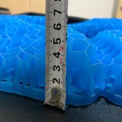  ゲルクッション 円座クッション ドーナッツクッション 座布団 クッション 椅子 体圧分散 二重 立体構造 滑り止め 通気性 耐久性 オフィス 在宅ワーク 運転席 車椅子に適用 厚くするカバー付きの画像