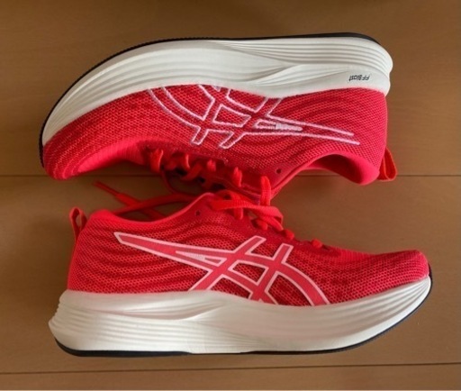 【箱付新品未使用】asics シューズ　23.5