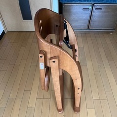 幼児用の木製チェア
