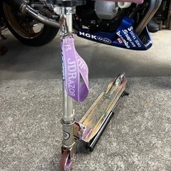 お話中　キックボード　一輪車　子供　女の子