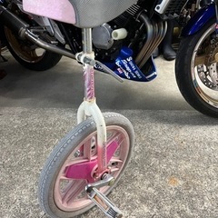 お話中　キックボード　一輪車　子供　女の子の画像