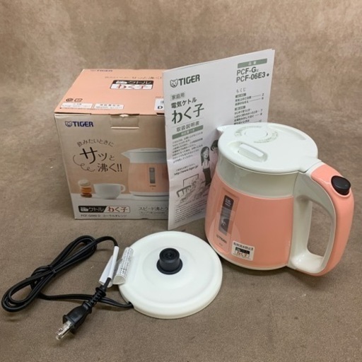 タイガー魔法瓶(TIGER) 電気ケトル 湯沸かし わく子 0.8L 転倒お湯漏れ防止 カラ炊き防止 コーラルオレンジ PCF-G080-D 2018年製