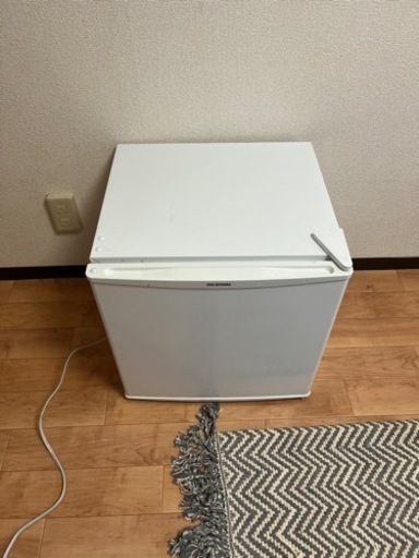 冷蔵庫　1000円　取りに来てください。