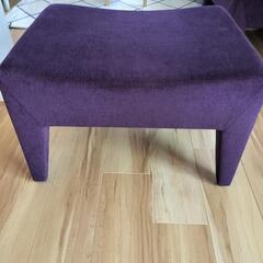 １人掛けソファ、オットマンのセットの画像