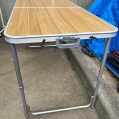 折りたたみテーブル　机　家具の画像