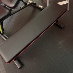 adidasインクラインベンチと　メーカーなしフラットベンチの画像