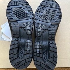 【新品，半額】スポーツ シューズメンズの画像