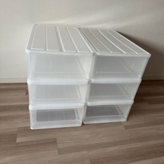 家具(2人用ダイニングテーブル、衣装ケース×6、3段衣装ケース)の画像