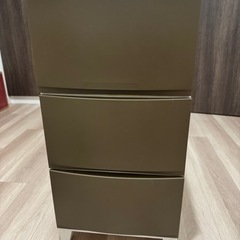 家具(2人用ダイニングテーブル、衣装ケース×6、3段衣装ケース)の画像