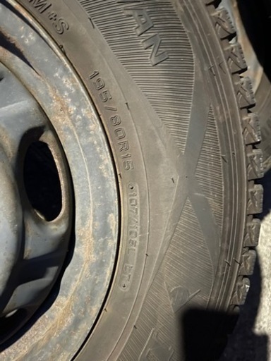 2021年製　ダンロップ　195/80R15  冬タイヤ　キャラバンバン用スタッドレスタイヤ　ホイールセット　　