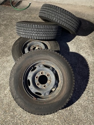 2021年製　ダンロップ　195/80R15  冬タイヤ　キャラバンバン用スタッドレスタイヤ　ホイールセット