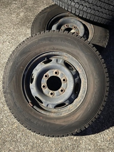 2021年製　ダンロップ　195/80R15  冬タイヤ　キャラバンバン用スタッドレスタイヤ　ホイールセット　　