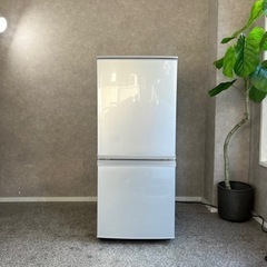 ☑︎ご成約済み🤝 SHARP 一人暮らし冷蔵庫 137L✨ 格安価格⭕️の画像