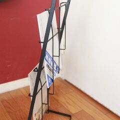 マガジンスタンド　4段　黒　アイアン　雑誌や新聞にの画像