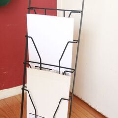 マガジンスタンド　4段　黒　アイアン　雑誌や新聞にの画像