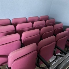 引取限定　四人掛け ロビーチェア 折りたたみ式　オフィス　閉店　家具の画像