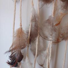 羽根と流木　マクラメ タペストリー / 壁掛けの画像