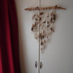 羽根と流木　マクラメ タペストリー / 壁掛けの画像