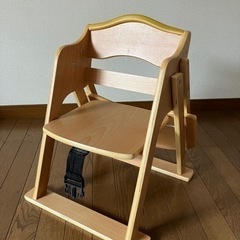折りたたみ出来るテーブルつきベビーチェアの画像