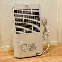 梅雨入り前、欲しい人には【お買い得】！シャープ 除湿機 衣類乾燥 プラズマクラスター 7L ホワイト CV-H71-W  の画像