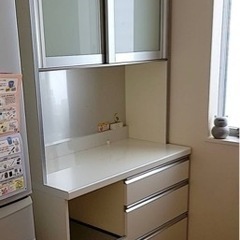 パウモナキッチンボード　食器棚
