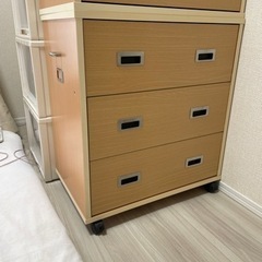 ※引渡し決定済※木製タンス 3段　キャスター付き　家具 収納家具...