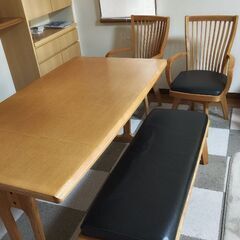 ダイニングテーブル