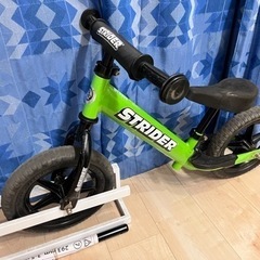 【値下げ中】ストライダー　
黄緑の画像