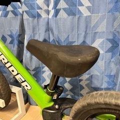 【値下げ中】ストライダー　
黄緑の画像