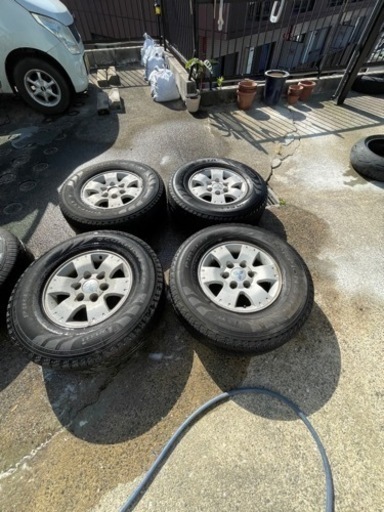 車のパーツ タイヤ、ホイール