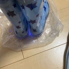 傘（40センチ）と光る長靴（サイズ18）の画像