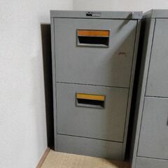 【引取り限定０円】PLUS製スチールキャビネット 2段引出しタイ...
